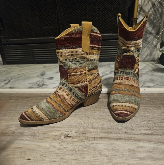 Cowboy boots! 🐎 - Picture 4 of 9